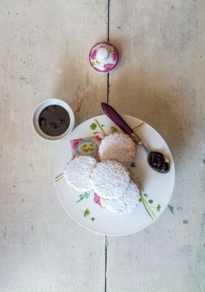 Foto di Sandwiches di biscotto con crema di ricotta e amarena