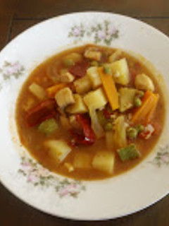 Una foto de Caldo Michi - Caldo de Pescado