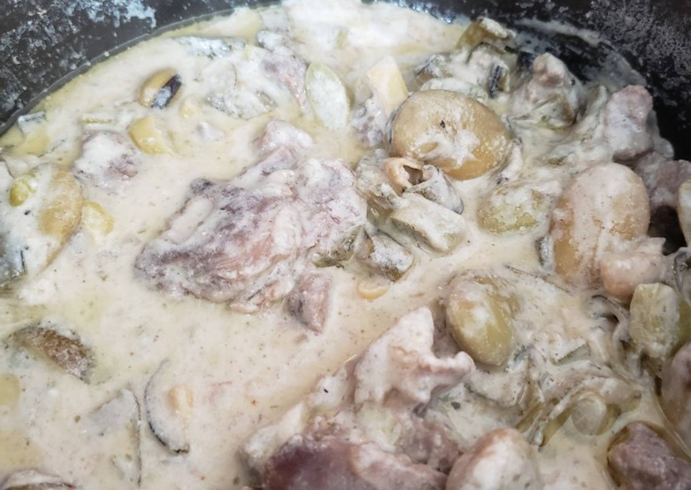 Scavenging with lamb 🐑 meat and yogurt 🍶