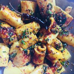A picture of Khandvi.