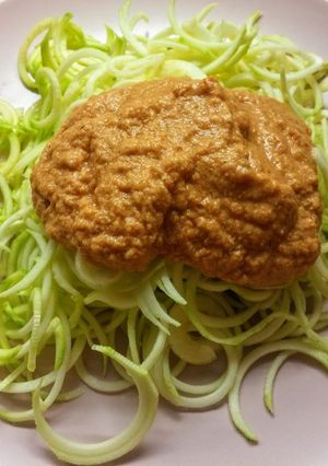 Une photo de Sauce tomate crue pour spaghettis de courgette