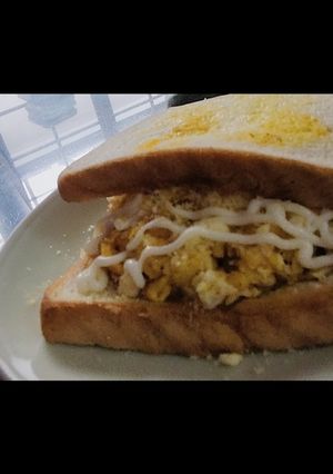 Hình của món Sandwich kẹp bắp trứng.