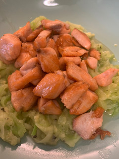 Una foto de Spaghetti de calabacín y salmón