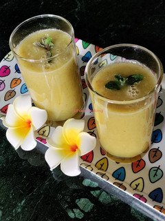 A picture of Pears and Orange Smoothie.