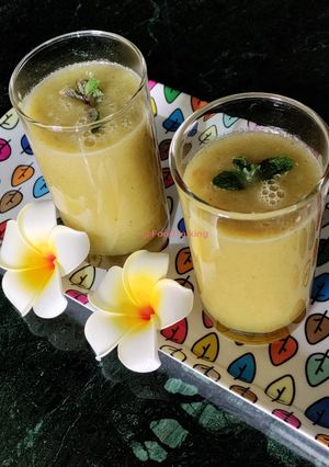 A picture of Pears and Orange Smoothie.