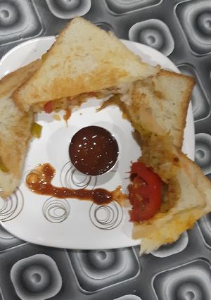 A picture of Grilled spicy potato sandwich.