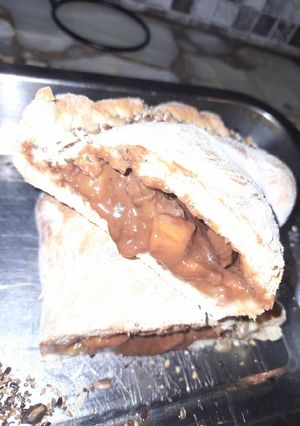 Una foto de Empanaditas dulces de choco/pelon/banana🍌🍑🍫🥟
