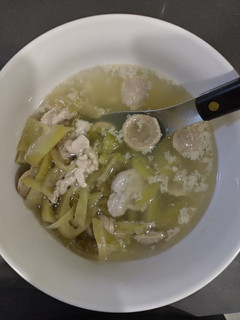 酸菜肉片貢丸湯(簡單料理)(省錢料理) 的食譜成品照片