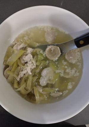 酸菜肉片貢丸湯（簡單料理）（省錢料理） 的食譜成品照片