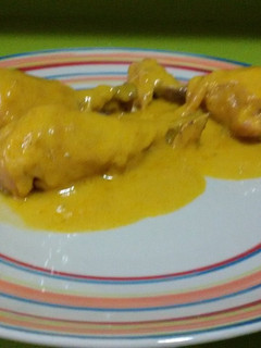 Una foto de Muslitos de pollo en salsa en olla rápida