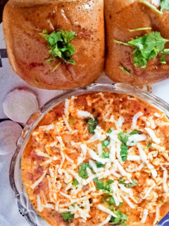 सूरत का फेमस चीज़ पनीर घोटाला(surat ka famous cheese paneer ghotala recipe in hindi) रेसिपी मुख्य फोटो