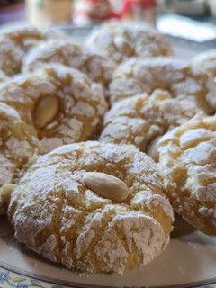 Foto di Biscotti con farina di mandorle e limone
