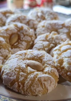 Foto di Biscotti con farina di mandorle e limone