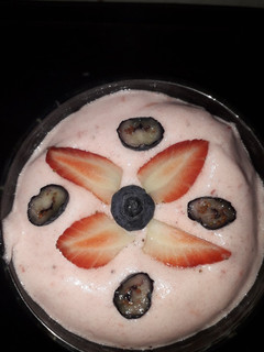 Una foto de Mousse de frutilla 🍓🍓