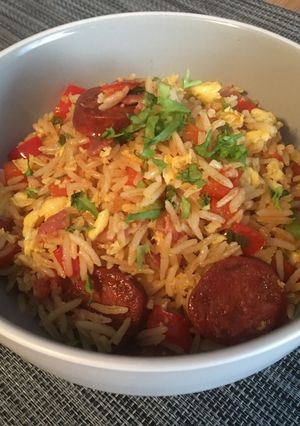 Kolbászos-tojásos sült rizs recept fotója