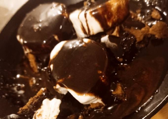 Recipe of Homemade Flourless brownies with mexican chocolate sauce and Ice cream