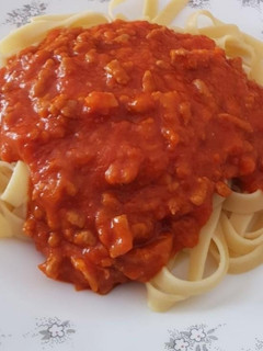 Una foto de Tallarines con salsa