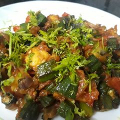 A picture of Aloo(potato) bhindi(okra) chatakedar.