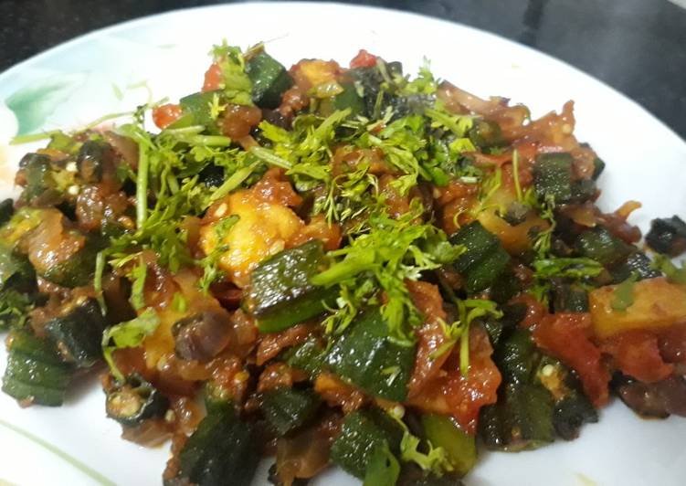 Recipe of Favorite Aloo(potato) bhindi(okra) chatakedar