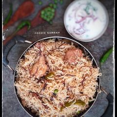 A picture of Chicken Yakhni Pulao.