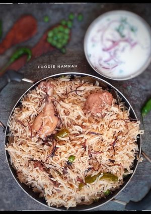 A picture of Chicken Yakhni Pulao.