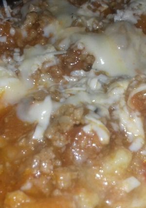 Una foto de Polenta Cremosa Con Bolognesa