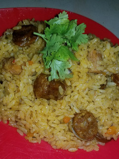 Una foto de Arroz amarillo con longaniza de cerdo🐷