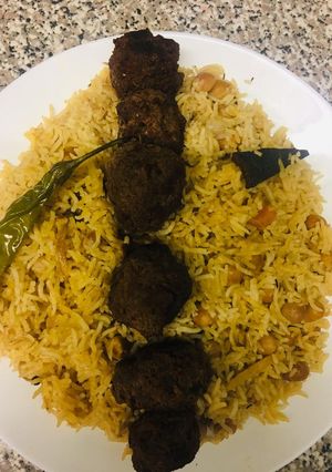 A picture of Chickpeas pulao With meatball.