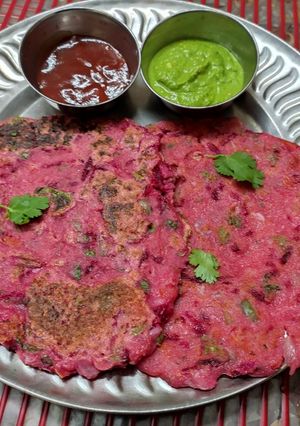 બીટરૂટ ઉત્તપમ (Beetroot Uttapam Recipe In Gujarati) રેસીપી મુખ્ય ફોટો