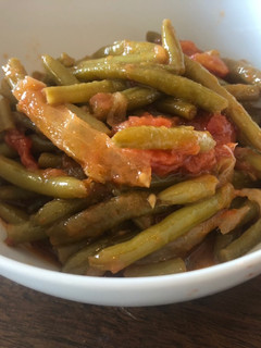A picture of Loubieh bi zeit - Green beans & olive oil.