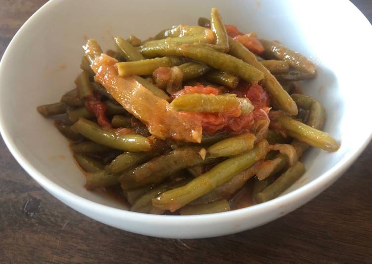 Recipe of Award-winning Loubieh bi zeit - Green beans &amp; olive oil