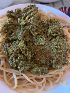 Una foto de Pesto de Albahaca 🌿 fresca y tomate 🍅 deshidratado