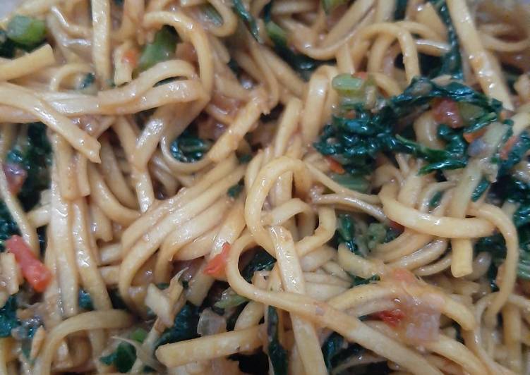 Mie [cap tiga anak] goreng pedas manis enak