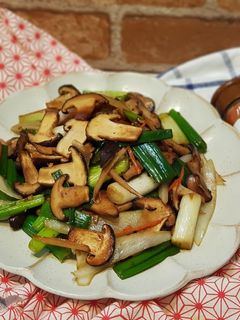 台式燒烤風日本大蔥炒香菇 的食譜成品照片