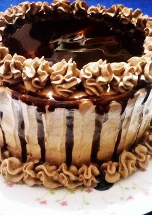 A picture of Pregnancy special rich cake.