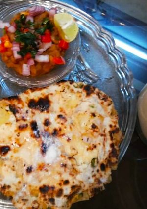 A picture of Amritsari naan chole with meethi lassi.