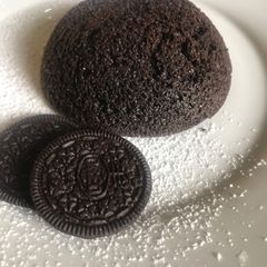 A picture of Oreo biscuit cake.