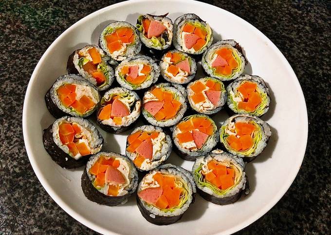 Cách Làm Món Sushi Cuộn Xúc Xích, Trứng Và Cà Rốt Của Emily Luu - Cookpad