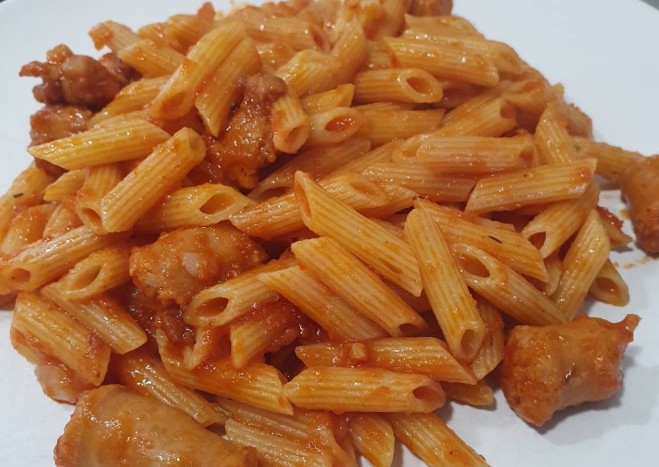 Macarrones con longaniza roja