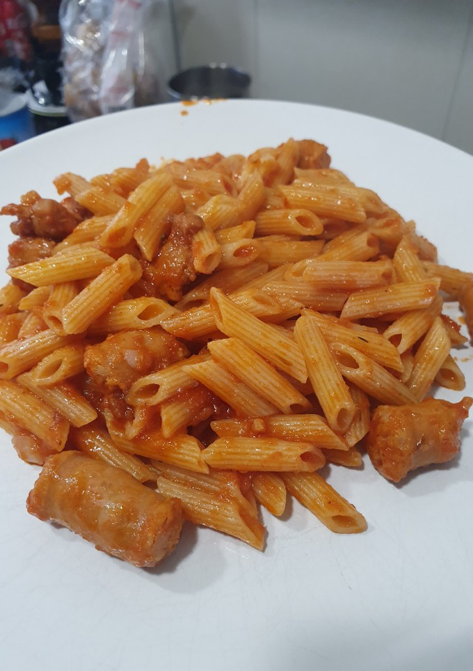 Una foto de Macarrones con longaniza roja