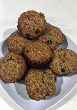 Una foto de Cupcakes integrales de coco, arándanos y avena