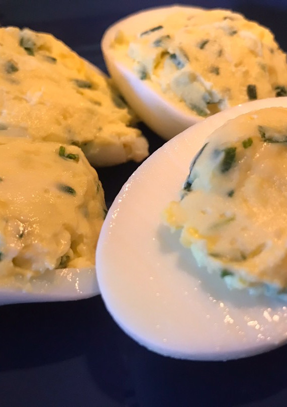 Una foto de Huevos rellenos de pasta de ciboullete