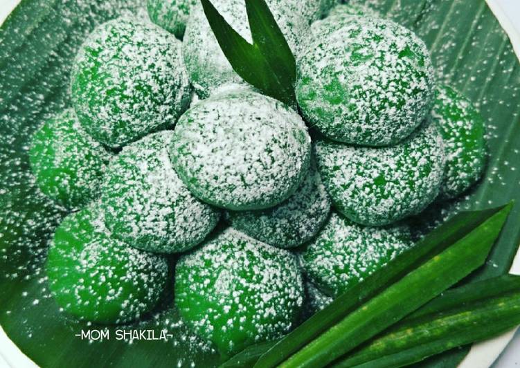 Kue mendut tabur santan