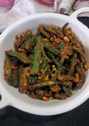 मसाला भिंडी रेसिपी मुख्य फोटो