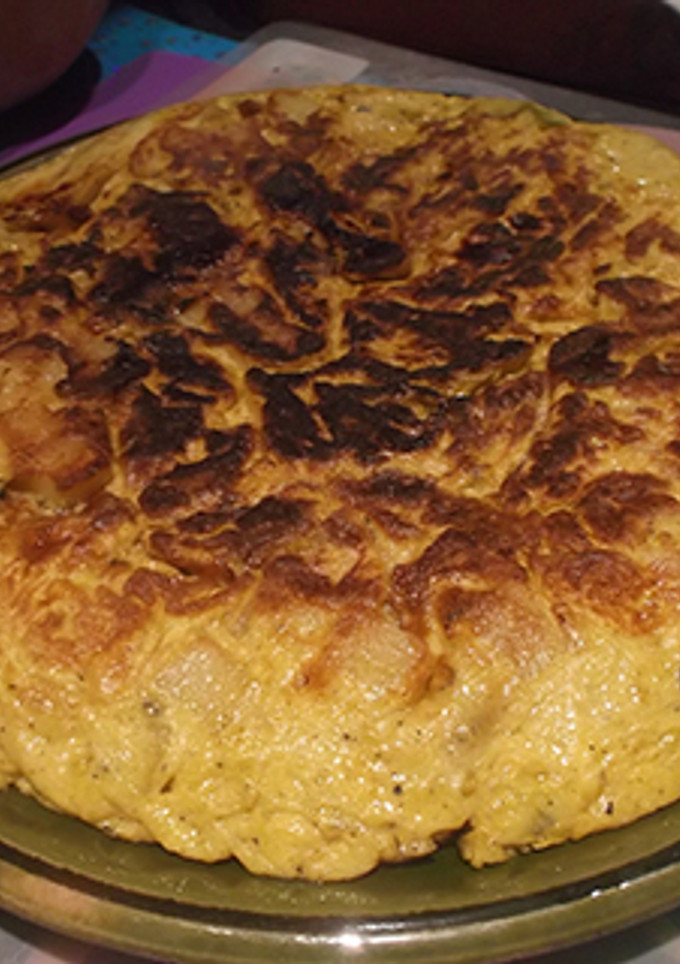 Una foto de Tortillón de patatas y calçots