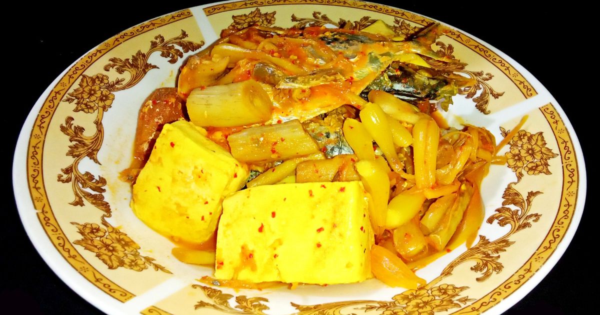 Gulai Asam Lompong Ikan Pilot (Gulai Masam Keladi Ikan Pilot)