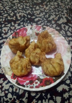 A picture of Fried chicken momo.
