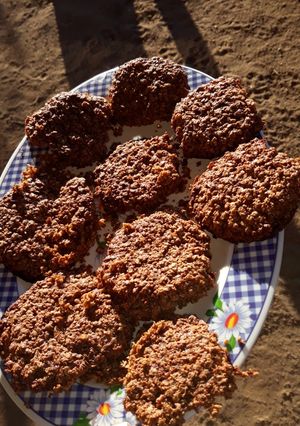 Una foto de Galletas de avena con cacao 🍪🍫❤