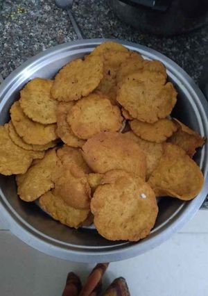 मसाला मठरी (masala mathri recipe in Hindi) रेसिपी मुख्य फोटो