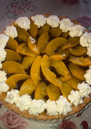 Una foto de Tarta de durazno con dulce de leche 😋